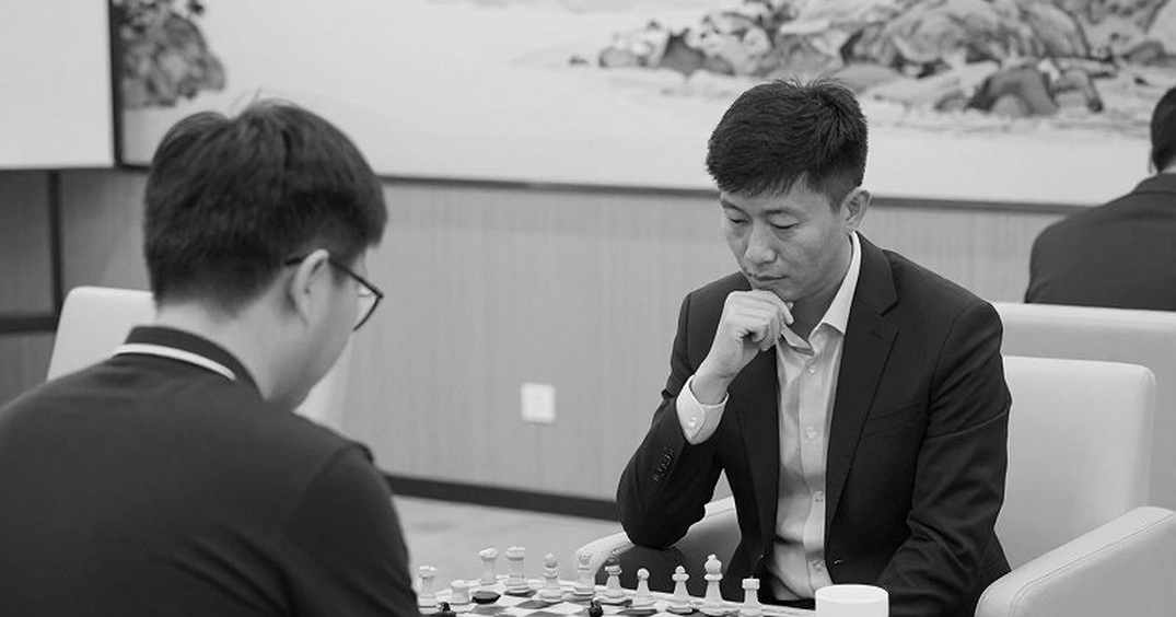The Benko Gambit Review and the Fritz 20 Contradiction: When Title and Content Take Different Roads